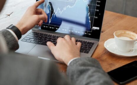 Qué es un profit warning